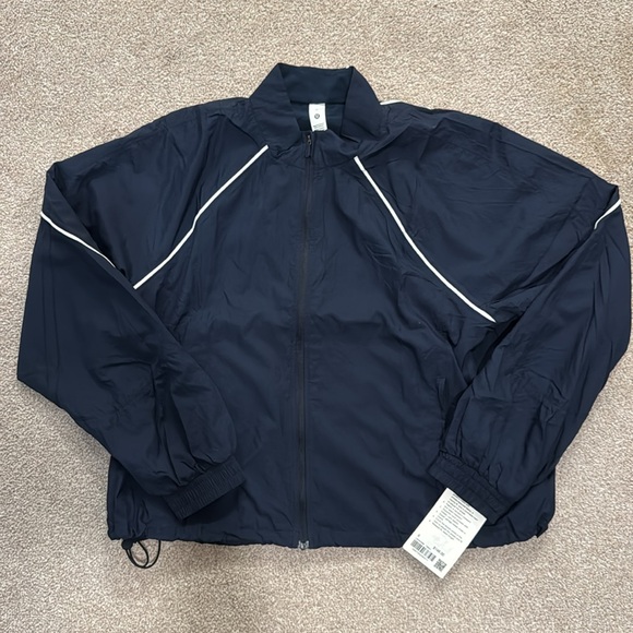 Lululemon License to Train Lightweight Jacket NWT - Picture 9 of 14